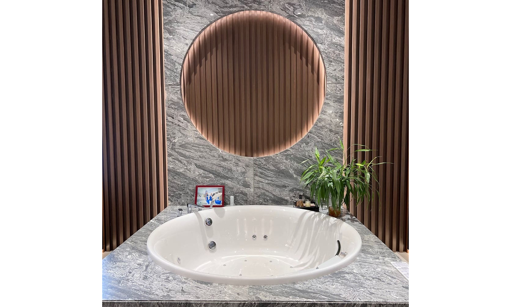 TOTO bathtub
