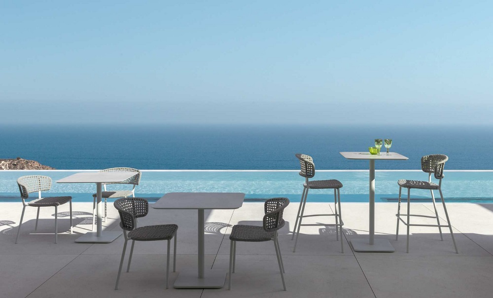 Outdoor bar stool Talenti Moon Alu в интерьере