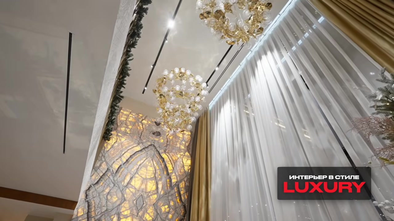 Main hall of a 400 m² house in Moscow: chandeliers, curtains, wall lighting
