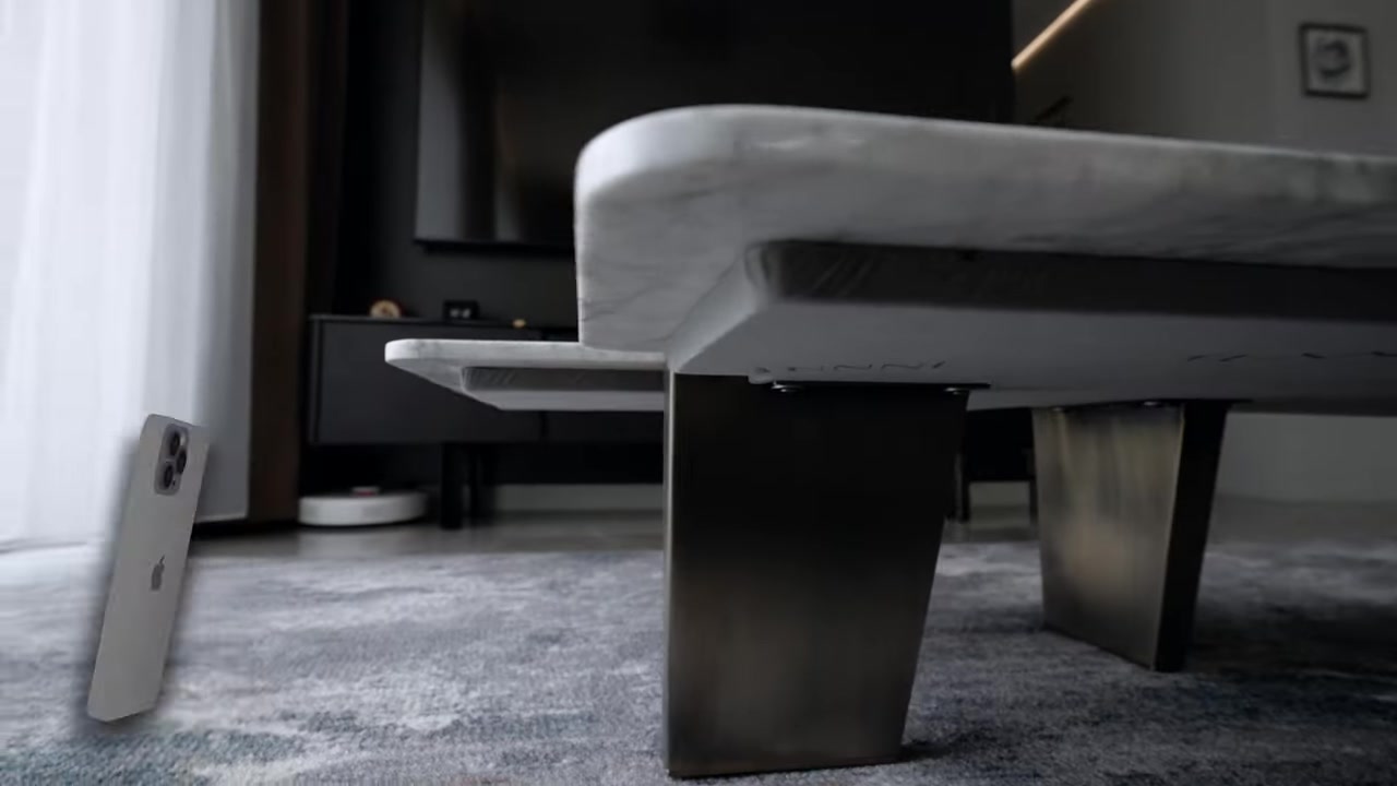 Table detail — massive metal legs