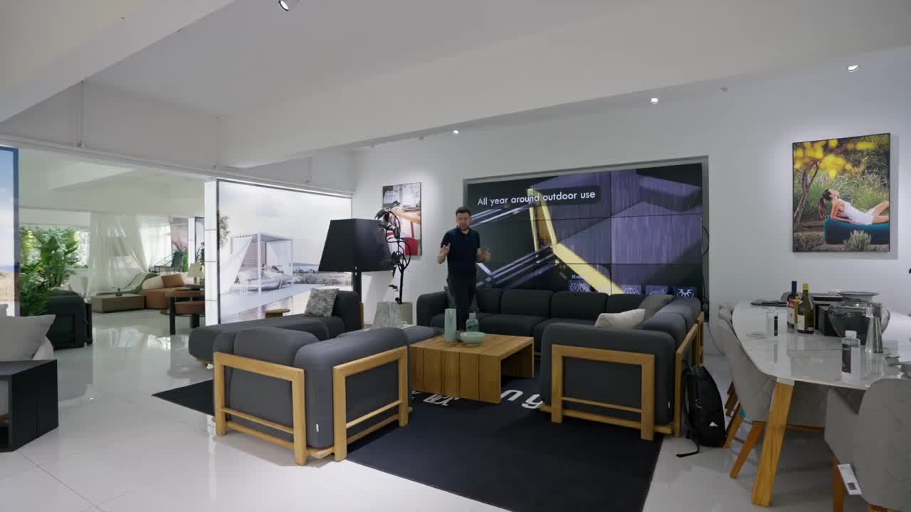 Outdoor armchairs и диваны в шоуруме фабрики в Китае