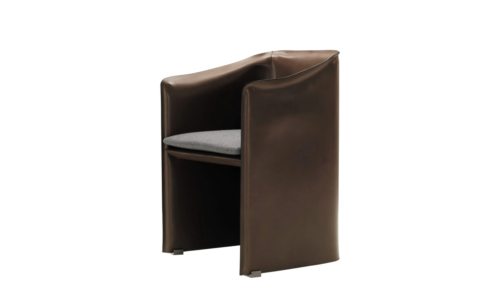 Minotti Case armchair