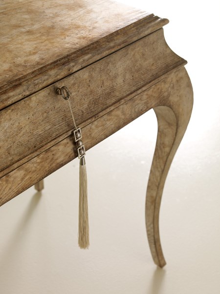 Caracole Oh Henry Bedside Cabinet в интерьере