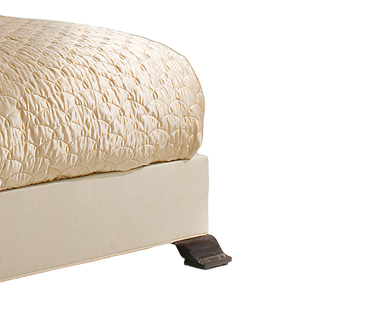 Christopher Guy Fortuny Bed в интерьере