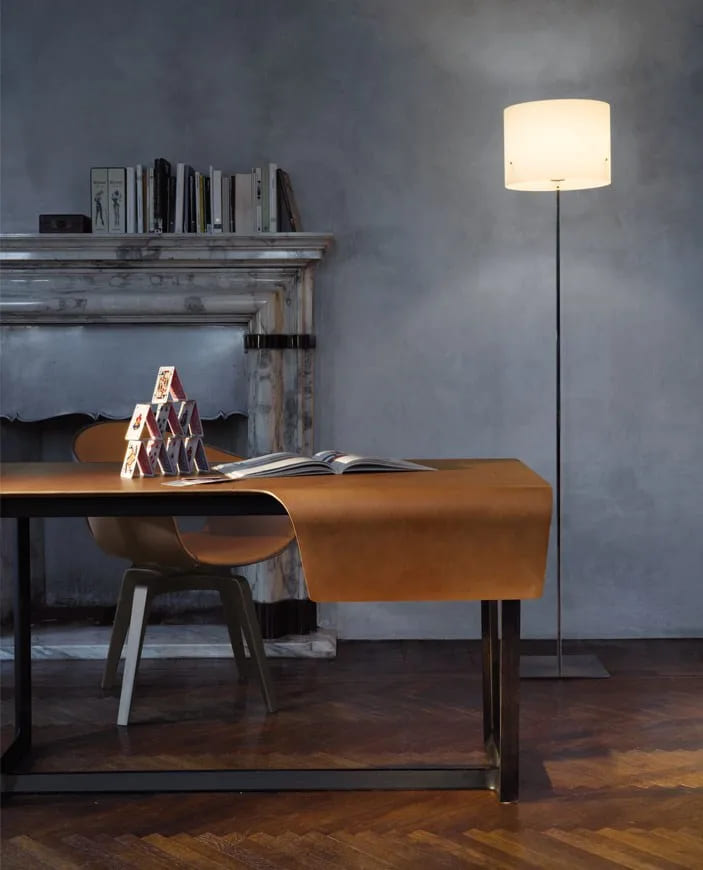 Poltrona Frau Fred Writing Table в интерьере