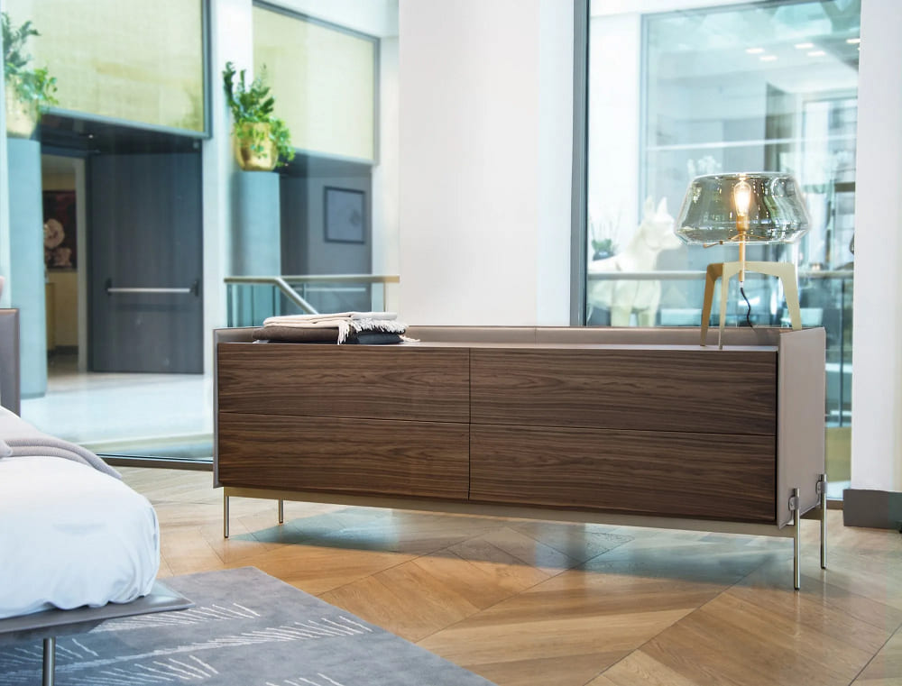 Aston Martin V246 sideboard в интерьере