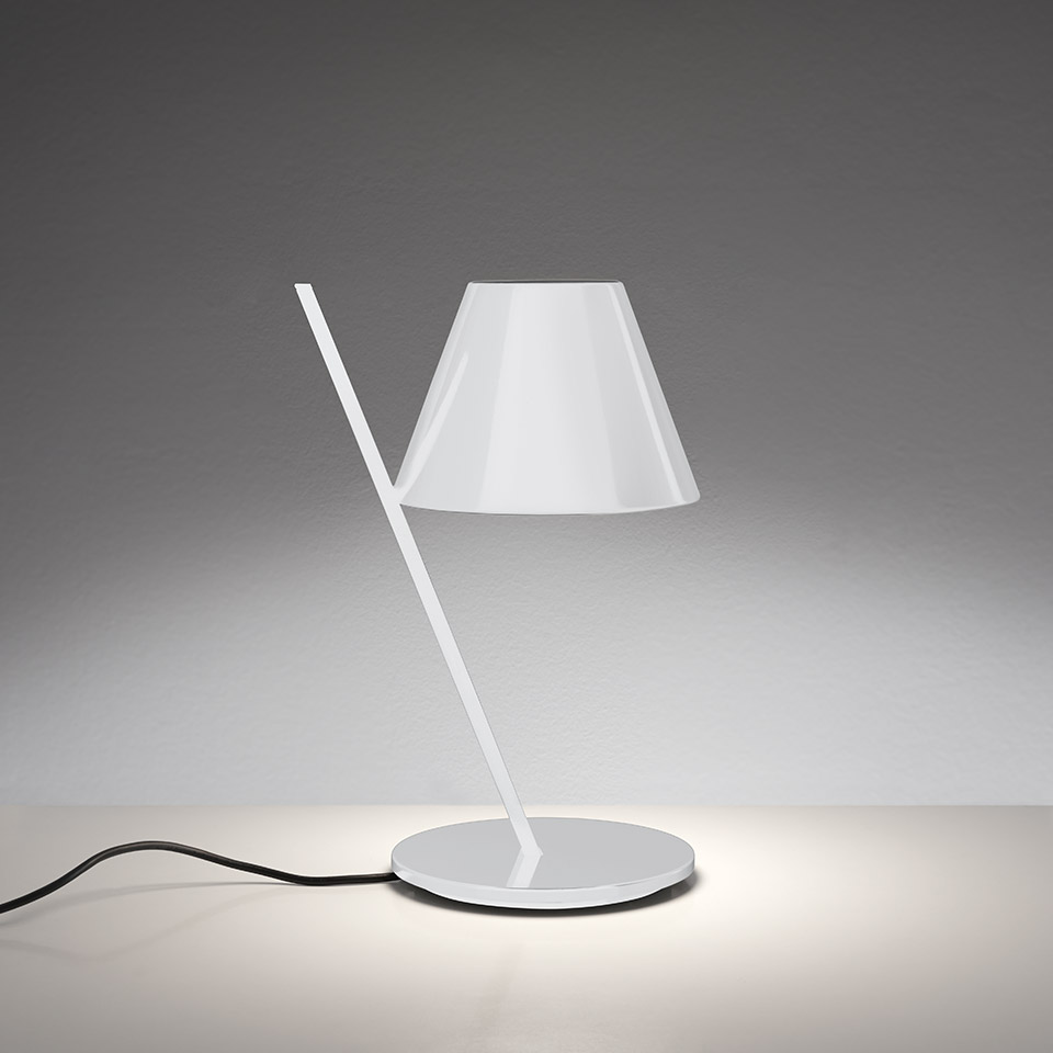 Artemide La Petite Table Lamp в интерьере