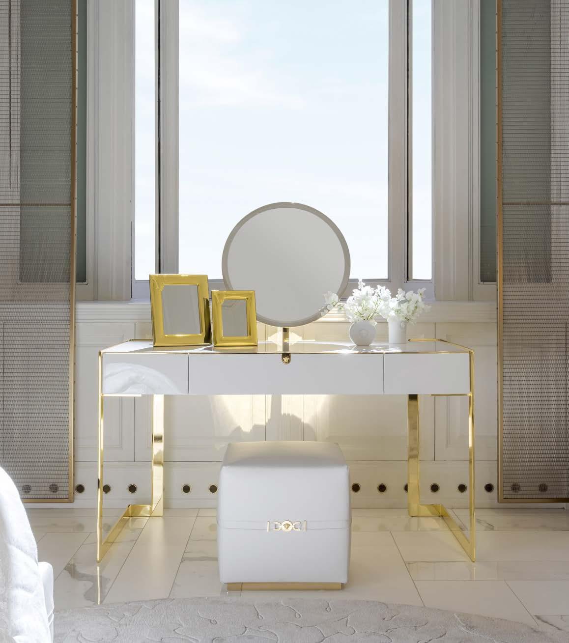 Versace Via Gesu desk в интерьере