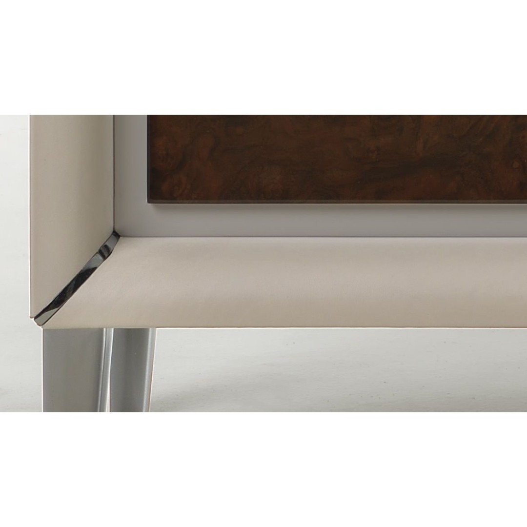 Bentley Stafford Bedside Cabinet в интерьере