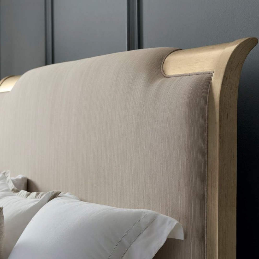 Caracole Nite In Shining Armor Bed в интерьере