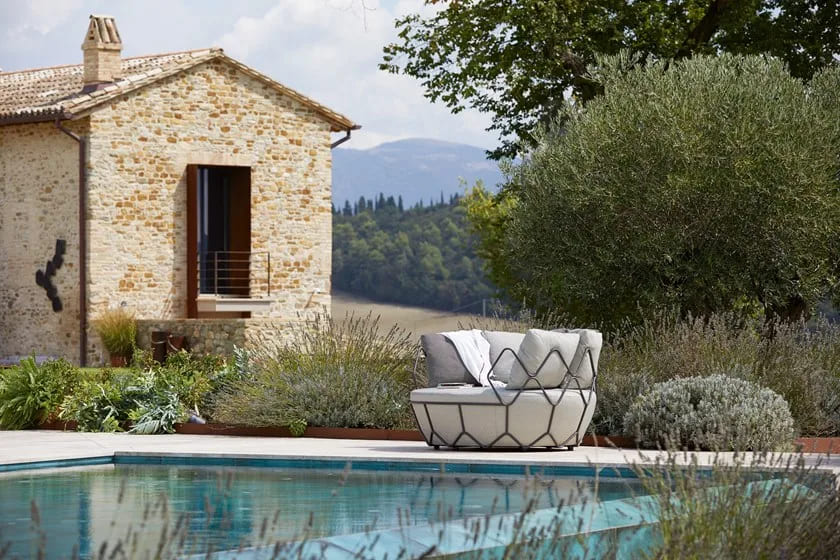 Roberti Rattan Gravity outdoor sofa в интерьере