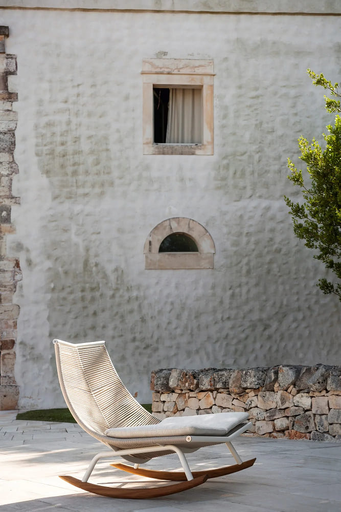 Outdoor rocking chair RODA Laze в интерьере