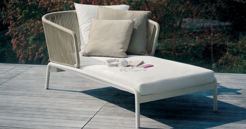 Outdoor couch RODA Spool в интерьере