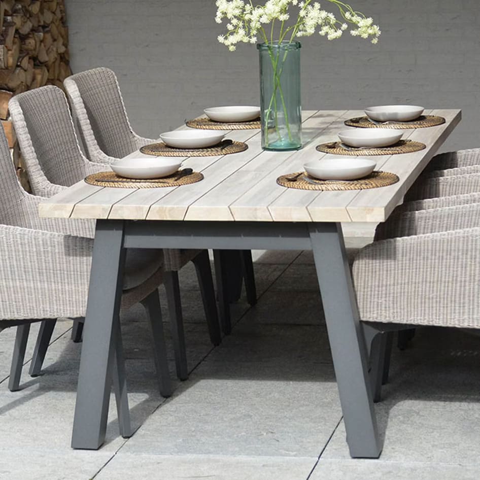 Outdoor table 4 Seasons Outdoor Derby в интерьере