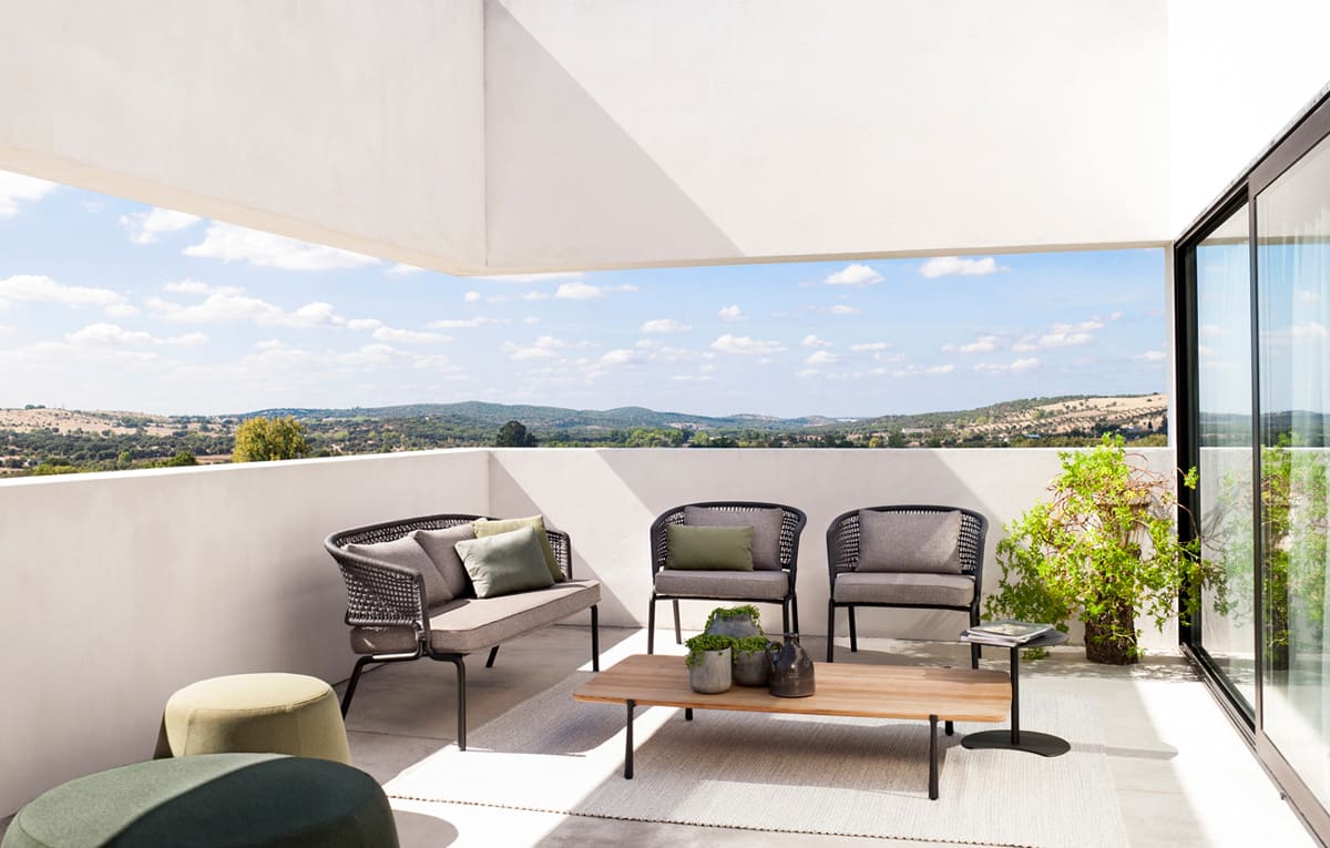 Outdoor sofa Tribu Contour в интерьере