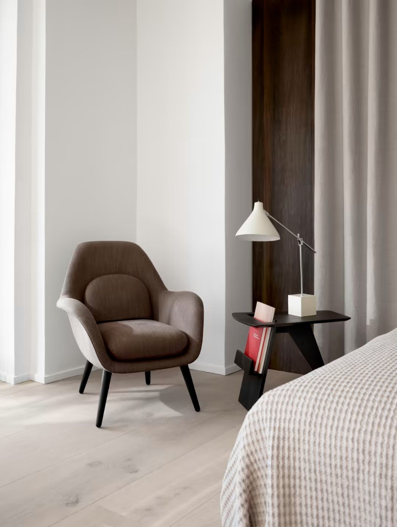 Fredericia Furniture Magazine Corner Table в интерьере