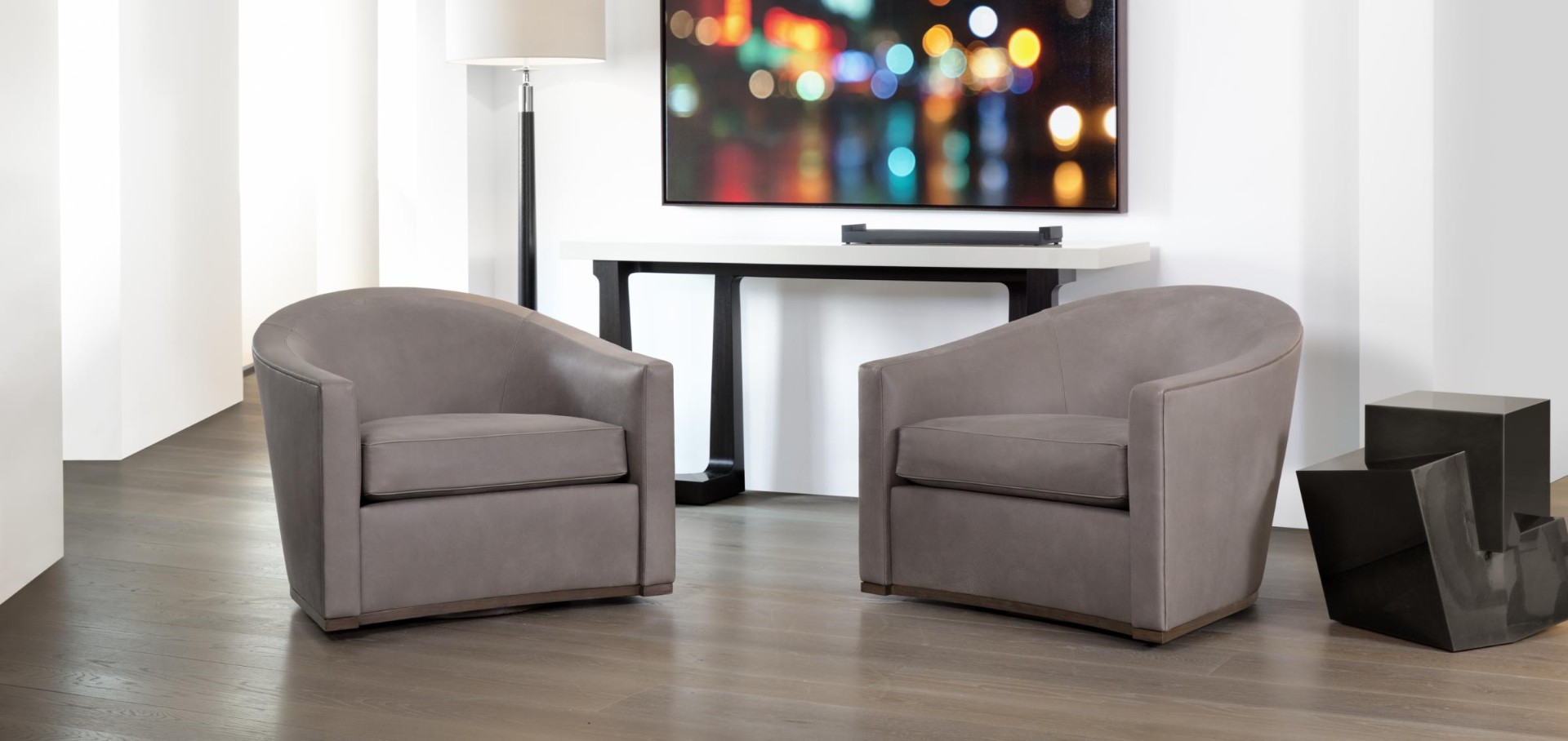 Holly Hunt Curie Console в интерьере