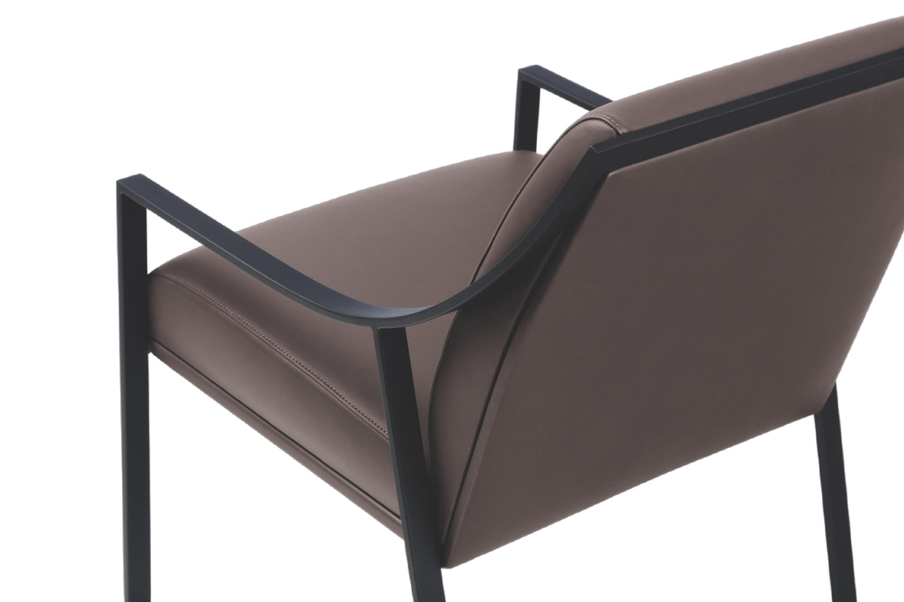 Holly Hunt Aileron Kitchen Chair в интерьере