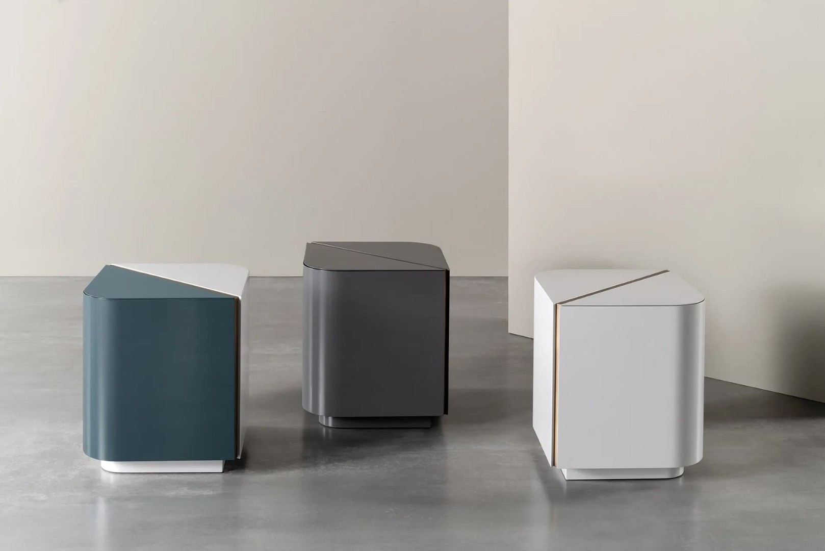 MERIDIANI Dimitri bedside cabinet в интерьере