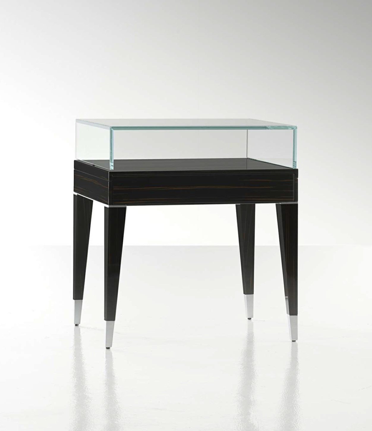Fendi Dedalo bedside cabinet в интерьере