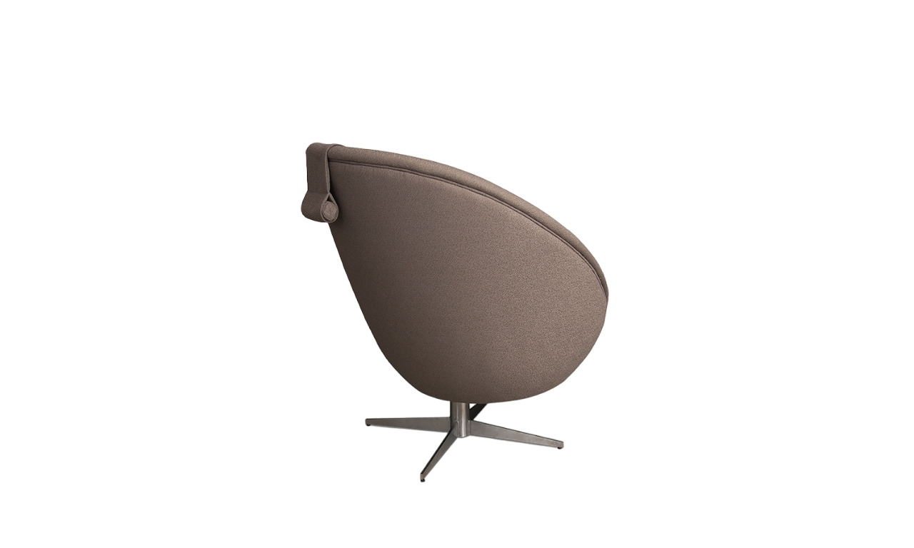 Hamilton Conte Agathon Armchair в интерьере