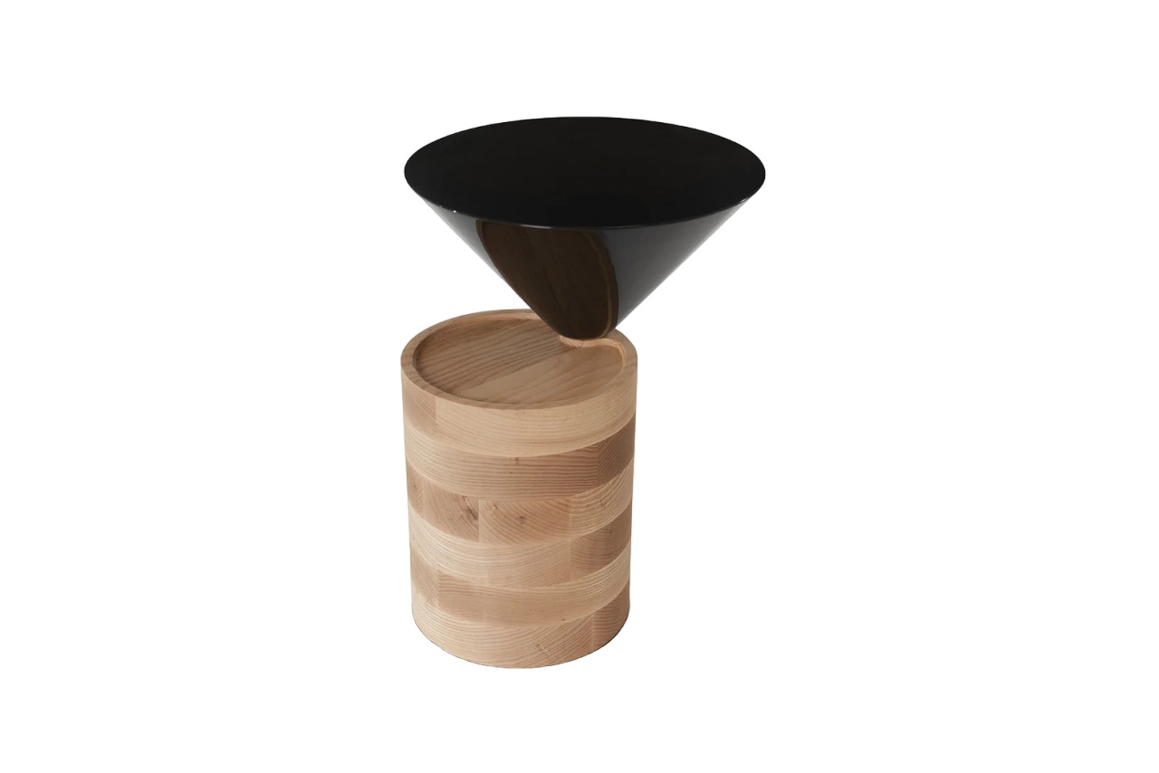 De La Espada Laurel Corner Table в интерьере