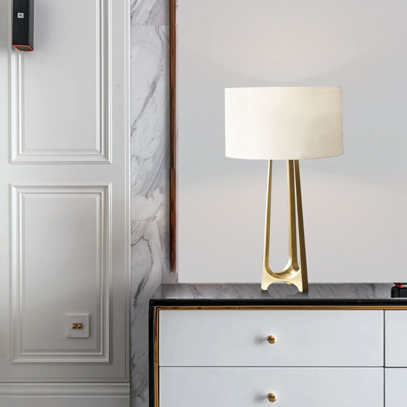 BAKER Iron Eye Table Lamp в интерьере