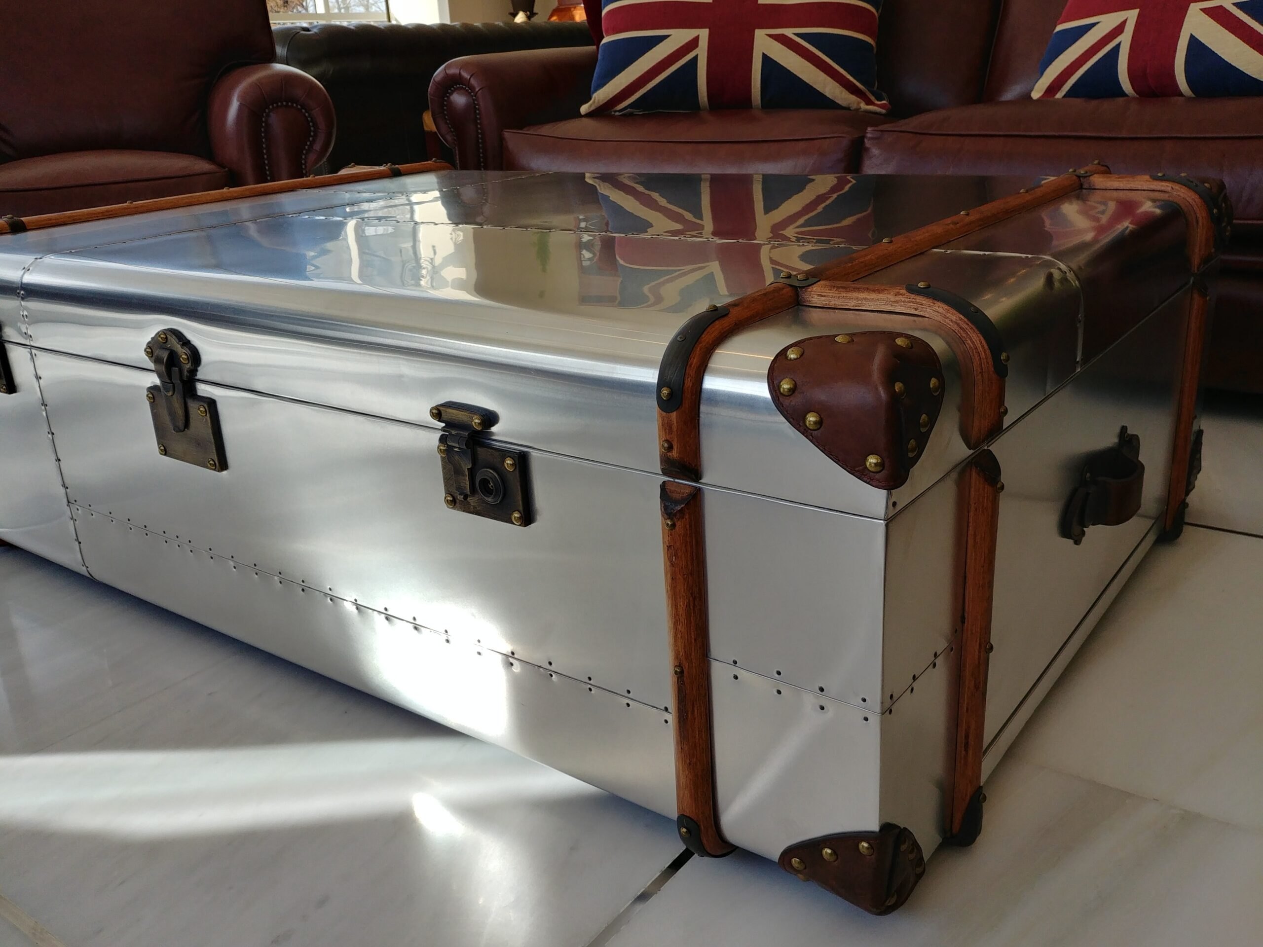 Timothy Oulton Globetrekker coffee table в интерьере