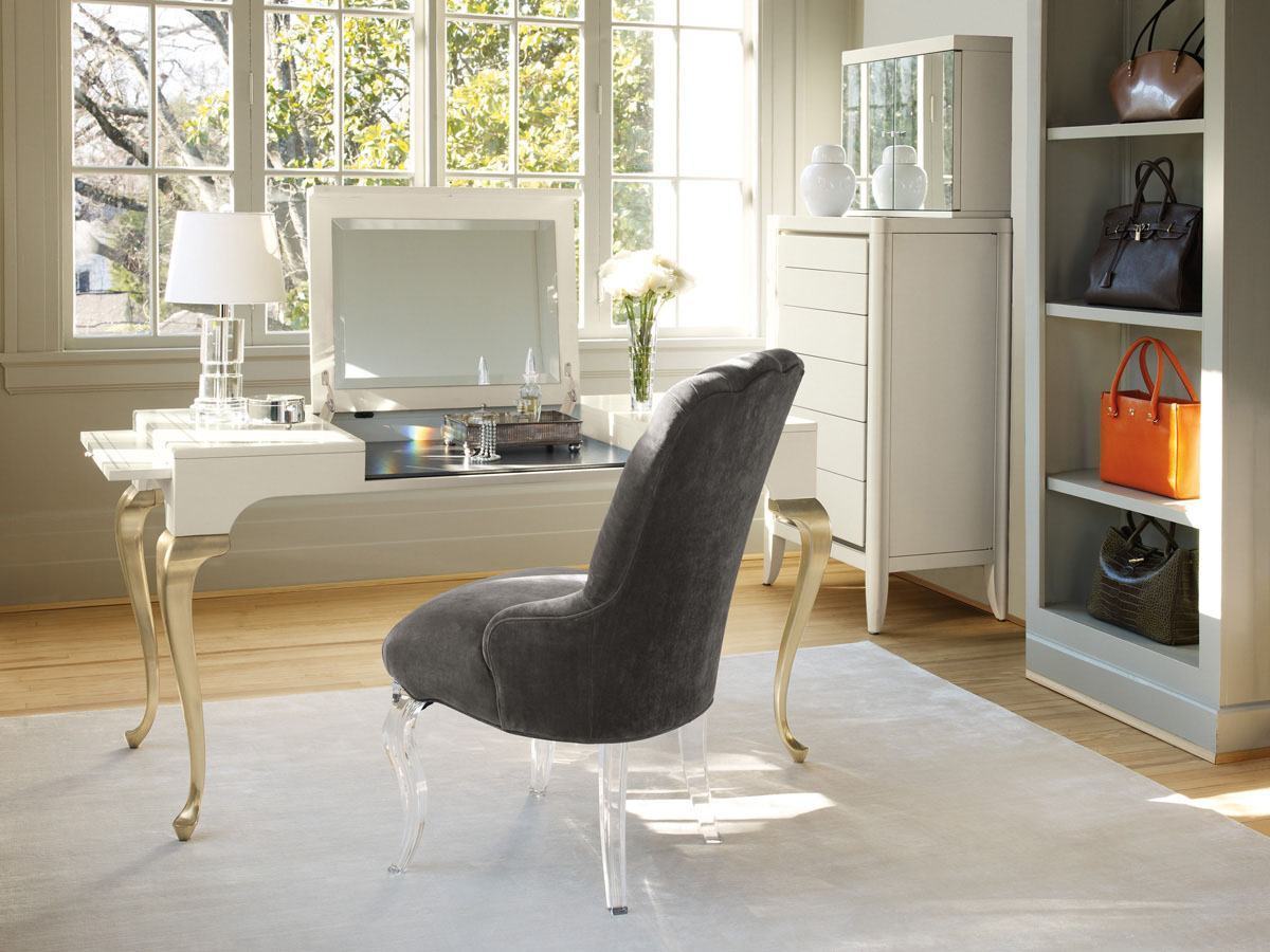 Caracole French Lines Dressing Table в интерьере