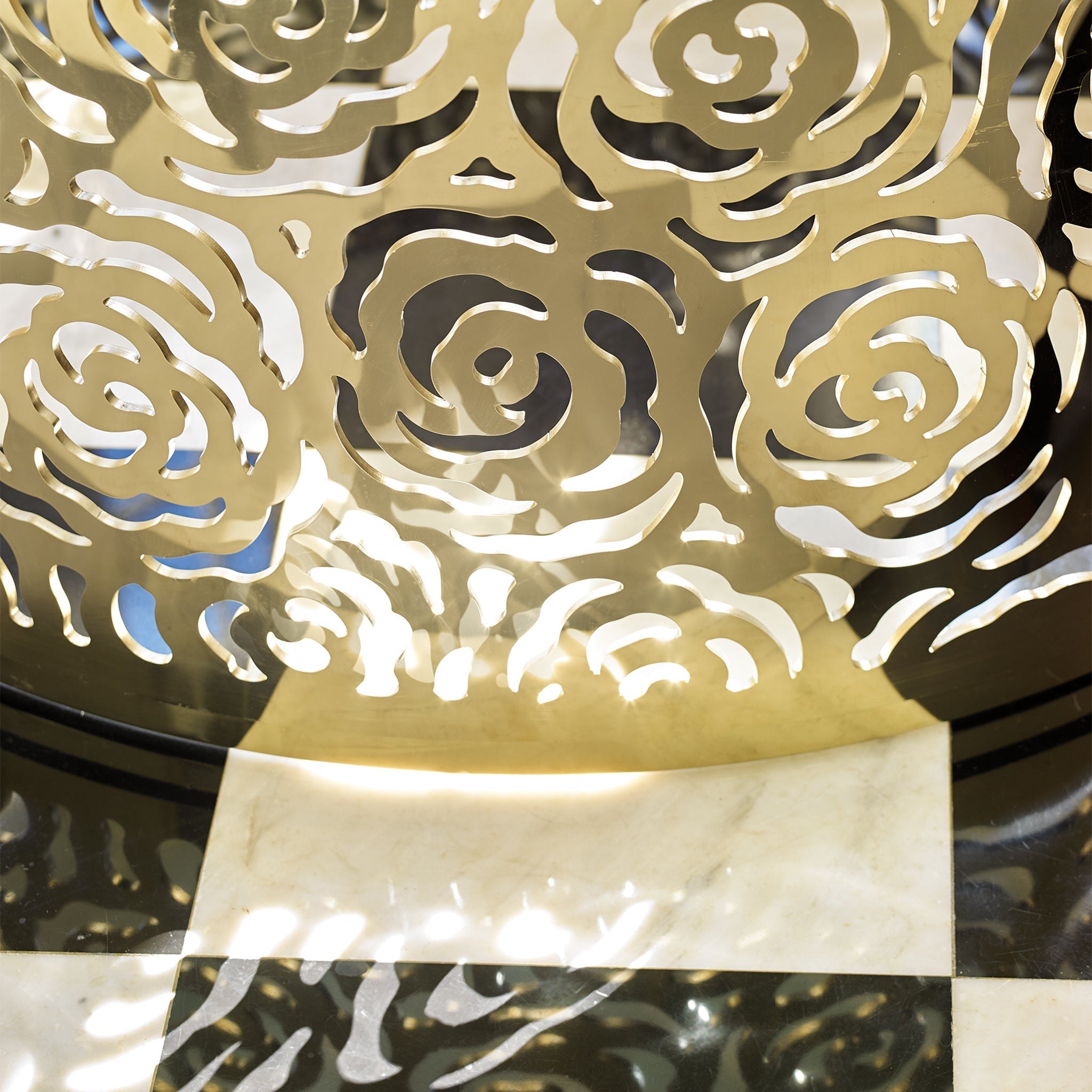 Caracole The Rose Corner Table в интерьере