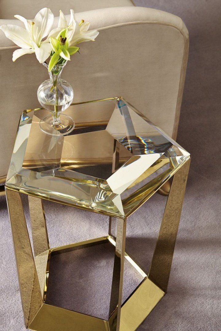 Caracole Gem Side Corner Table в интерьере