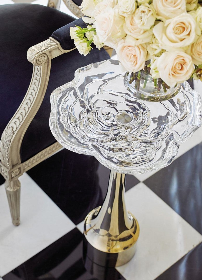 Caracole The Inbloom Corner Table в интерьере