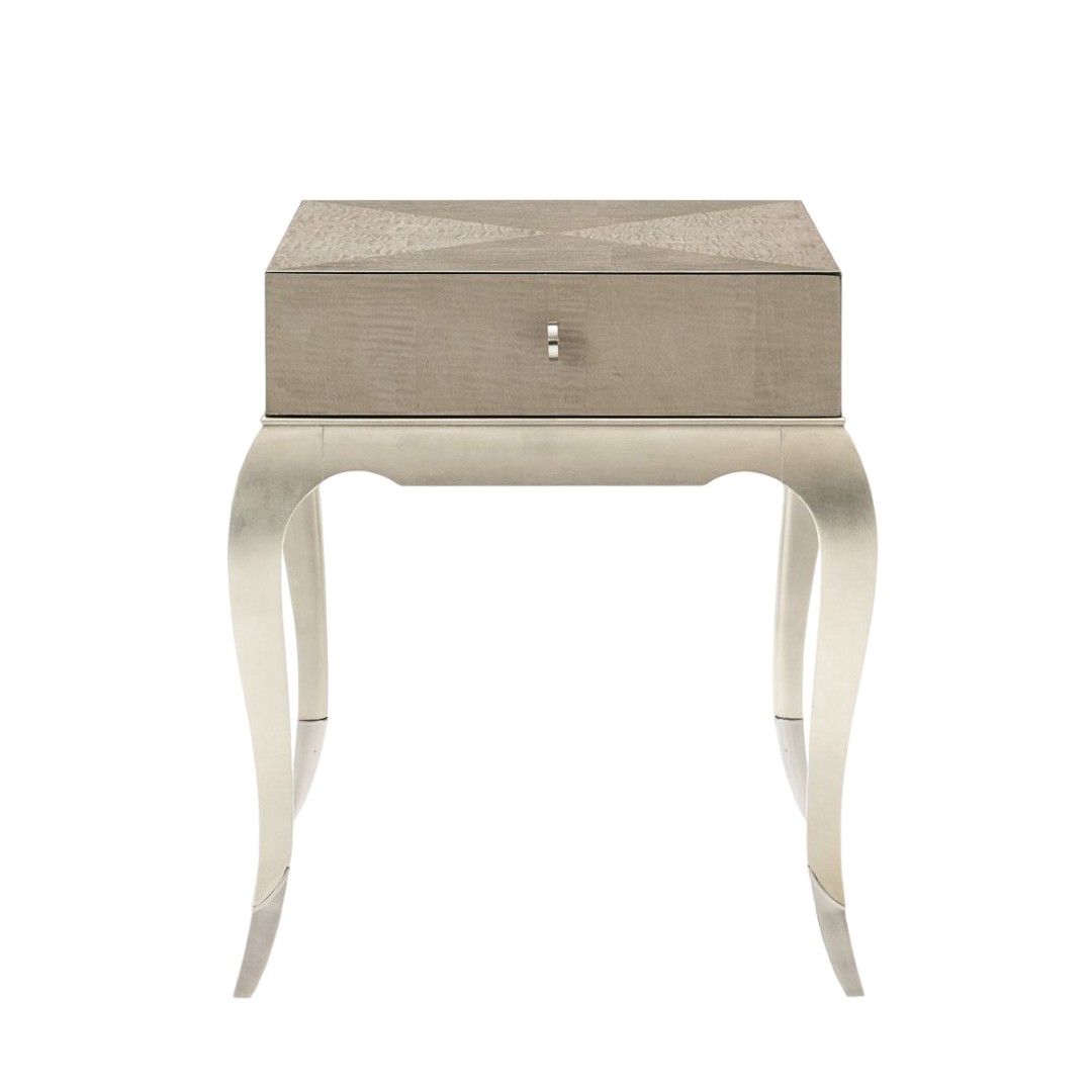 Caracole End Style Corner Table в интерьере