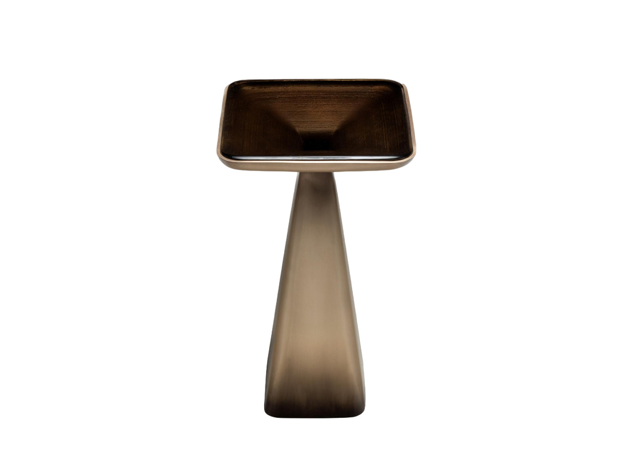 Holly Hunt Goblet Corner Table в интерьере