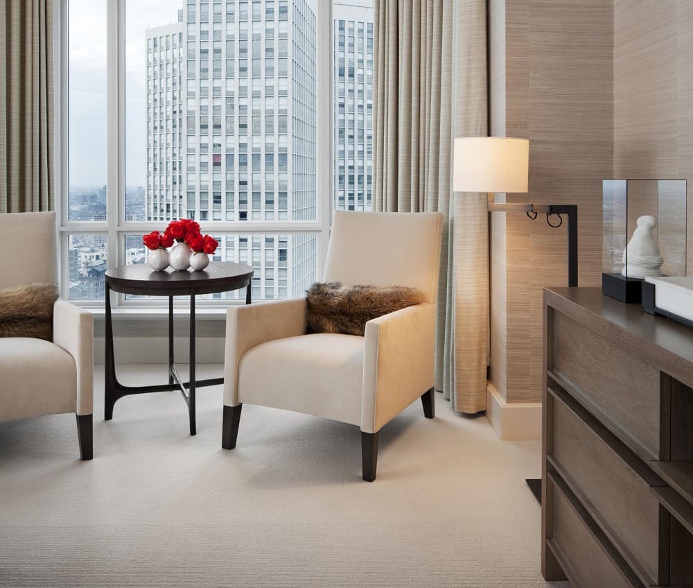 Holly Hunt Portia Corner Table в интерьере