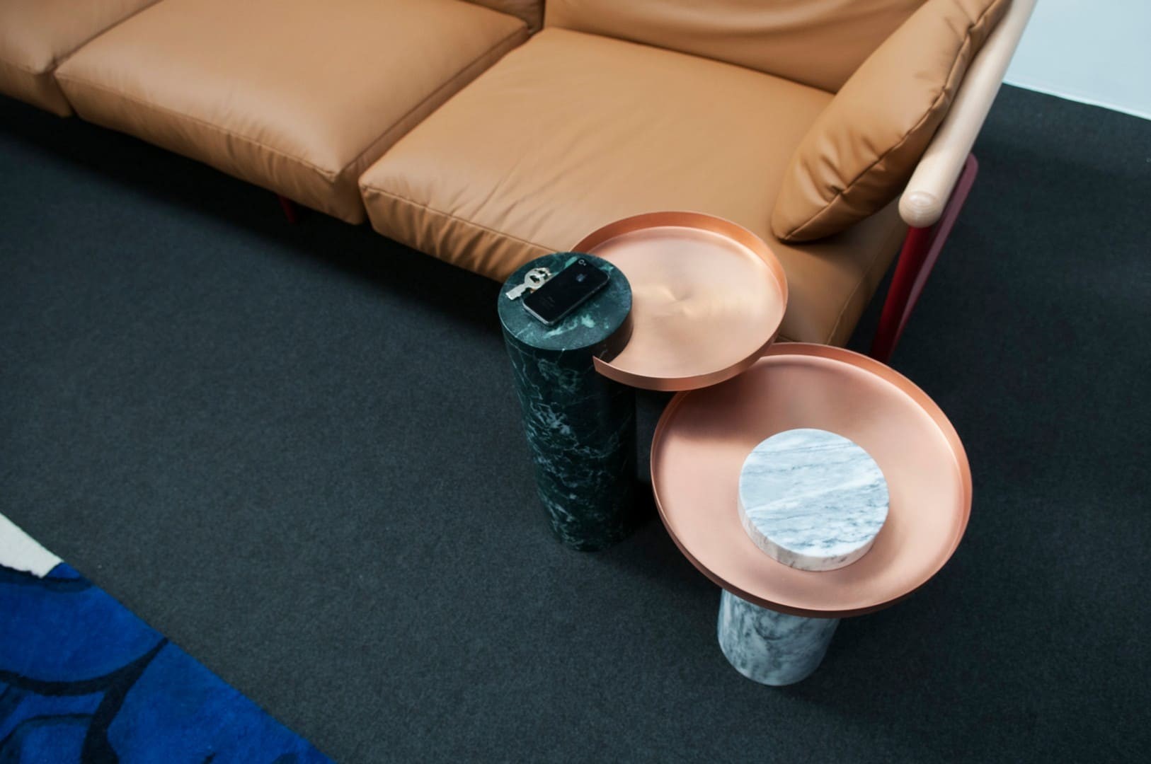 La Chance Salute Corner Table в интерьере