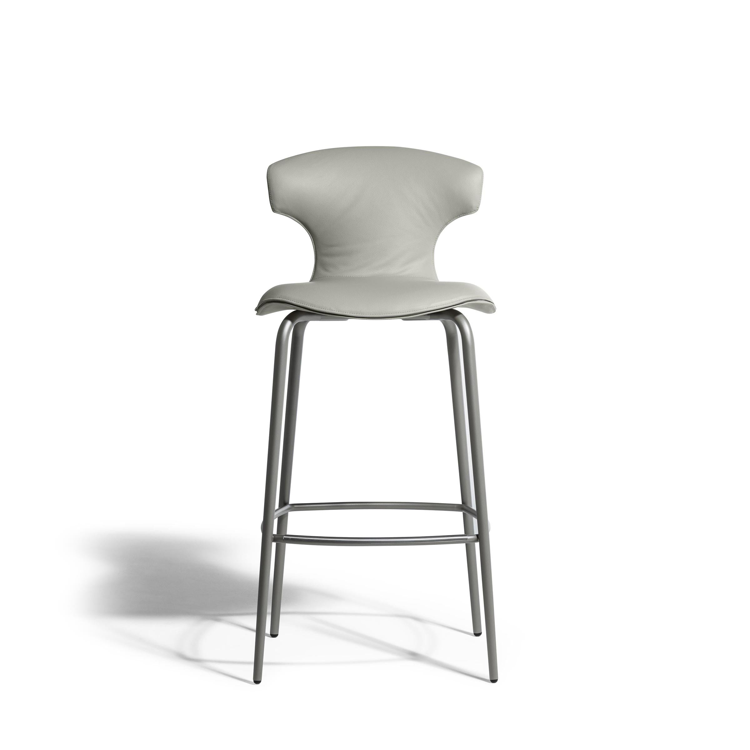 Bar stool Poltrona Frau Montera в интерьере