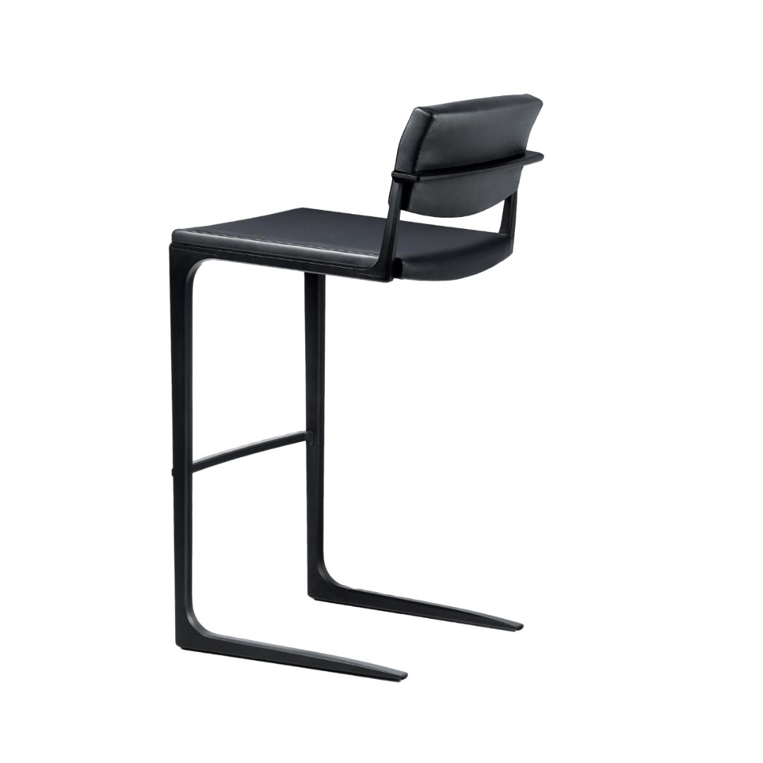 Holly Hunt Shadow bar stool в интерьере