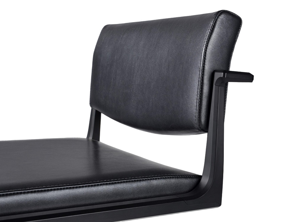 Holly Hunt Shadow bar stool в интерьере