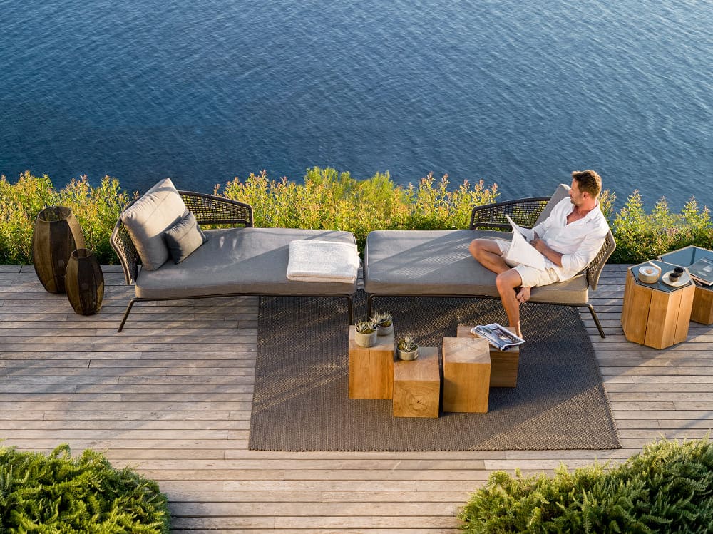 Outdoor corner table Tribu Hexagon High в интерьере