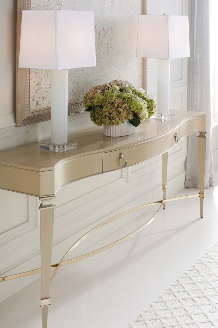 Caracole Slim Chance Console в интерьере
