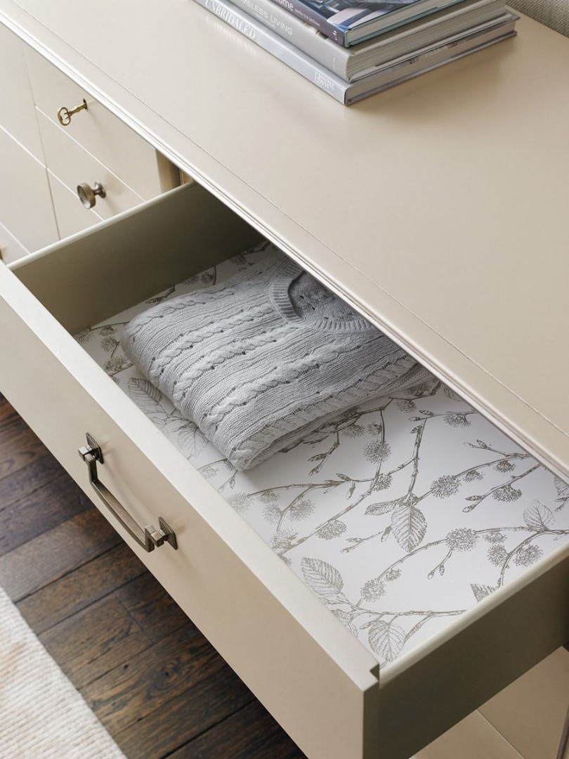 Caracole Dresser Dresser Dressed To The 9'S в интерьере
