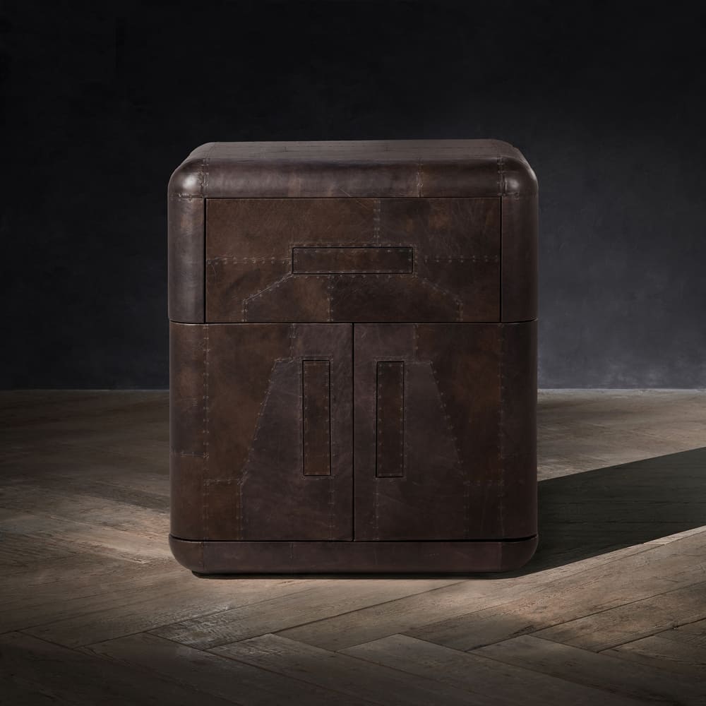 Timothy Oulton Hudson Bedside Cabinet в интерьере
