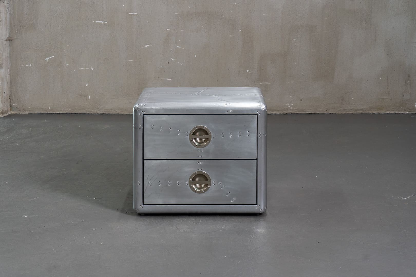 Timothy Oulton Aviator bedside cabinet в интерьере