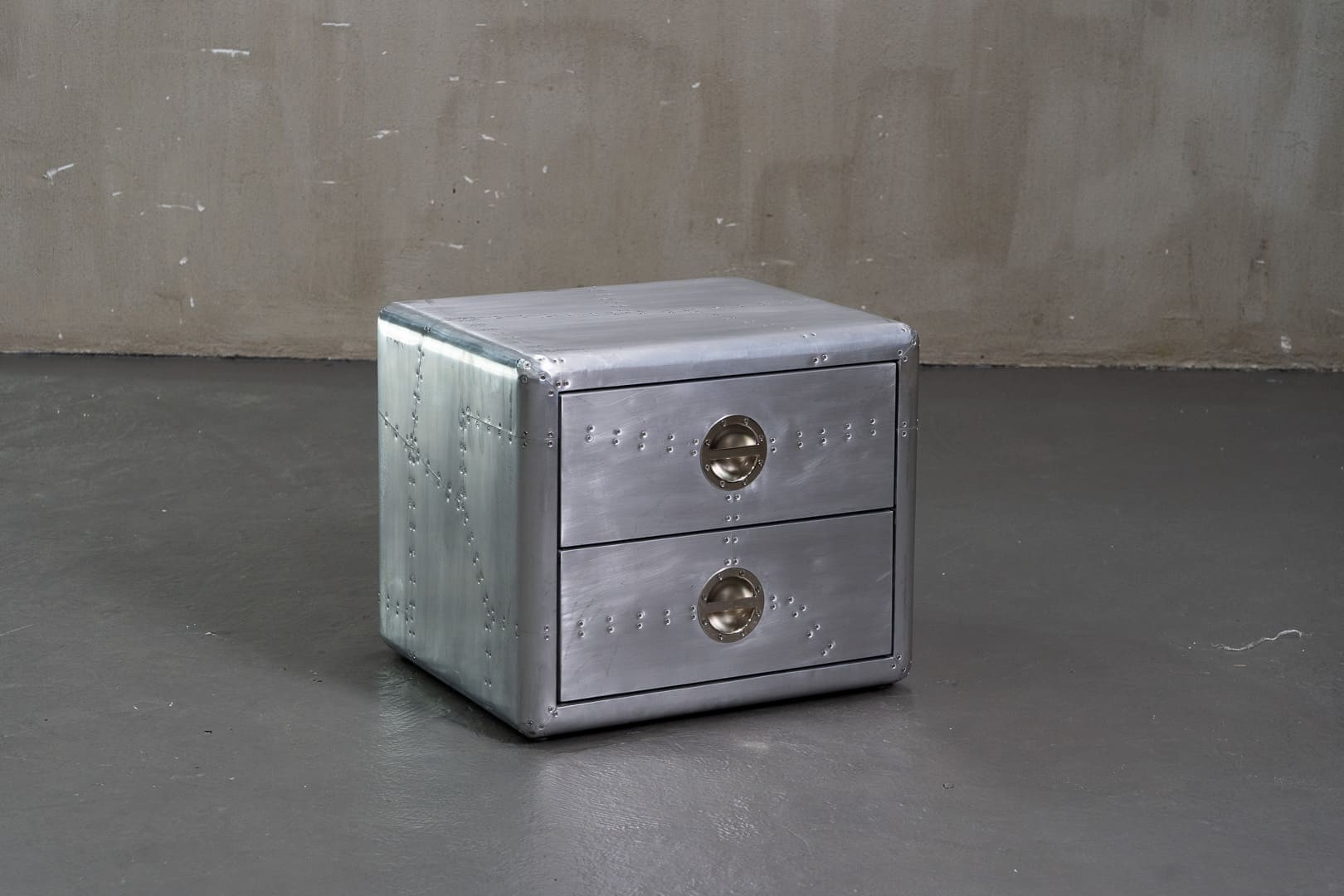 Timothy Oulton Aviator bedside cabinet в интерьере