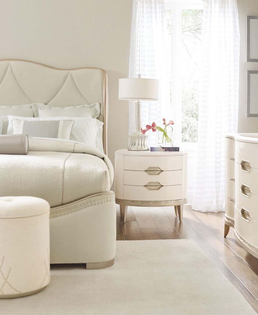 Caracole Adela bedside table в интерьере