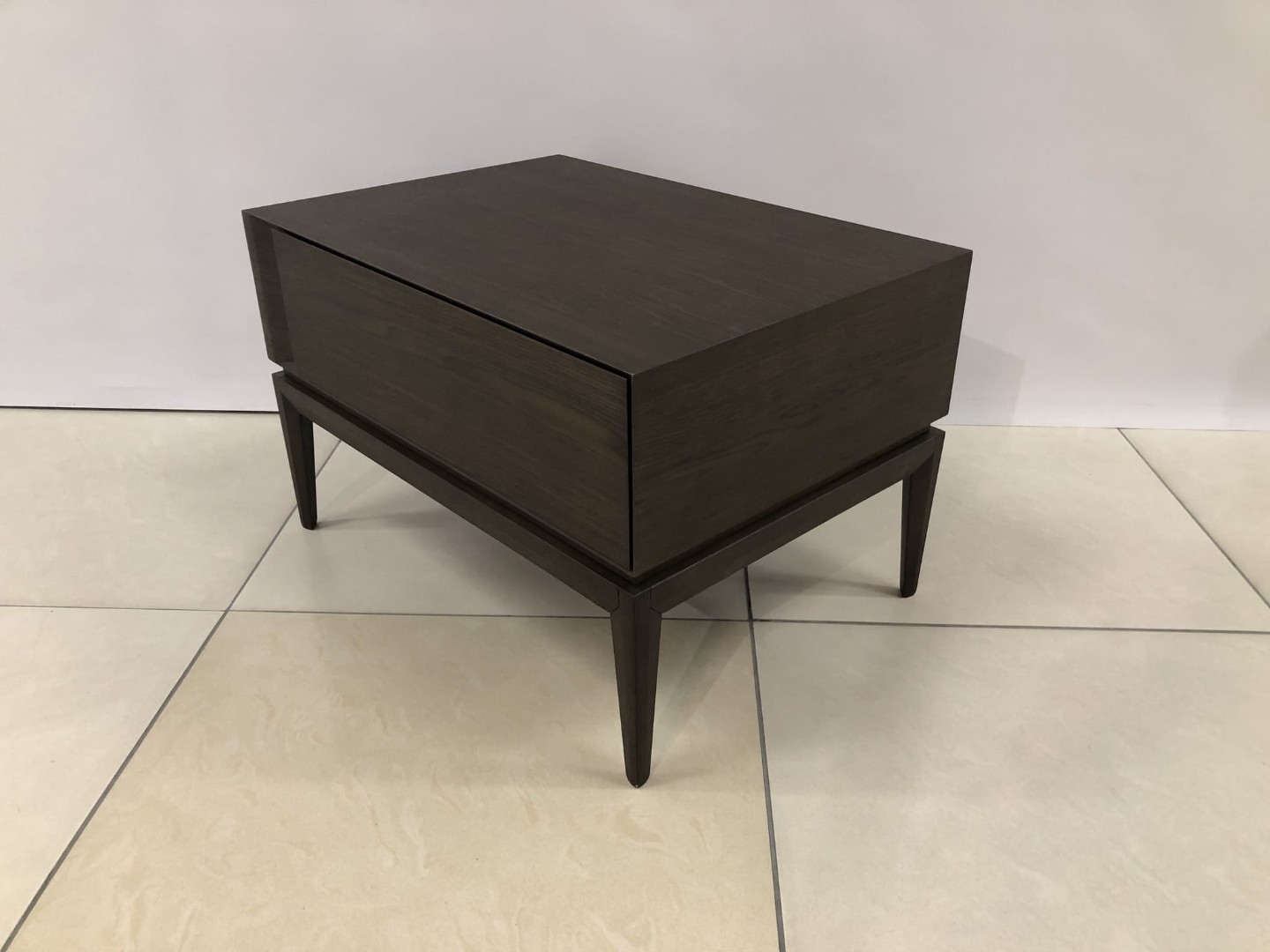 NATUZZI ITALIA Munari bedside cabinet в интерьере