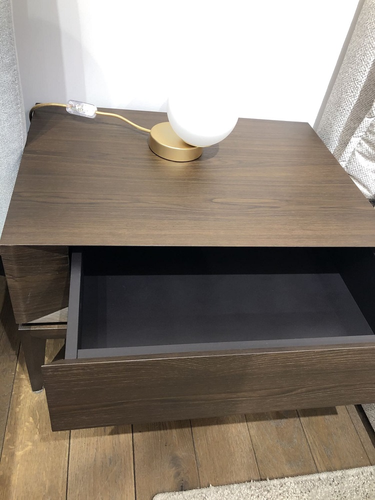 NATUZZI ITALIA Munari bedside cabinet в интерьере