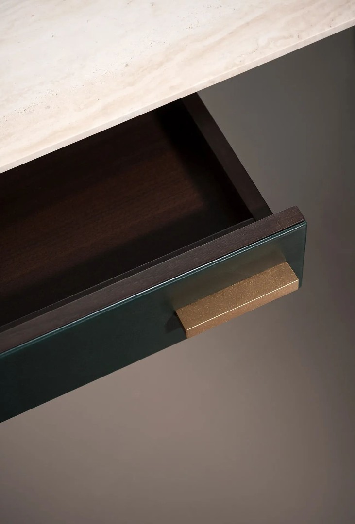 Baxter Ellipse Light Up desk в интерьере