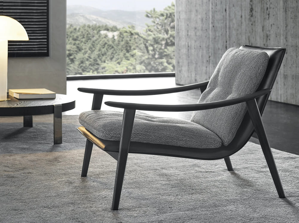 Minotti Fynn Saddle Hide Armchair в интерьере